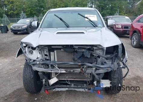 2014 Toyota Tacoma Base V6 z USA, uszkodzony, nr VIN 3TMMU4FN9EM064381